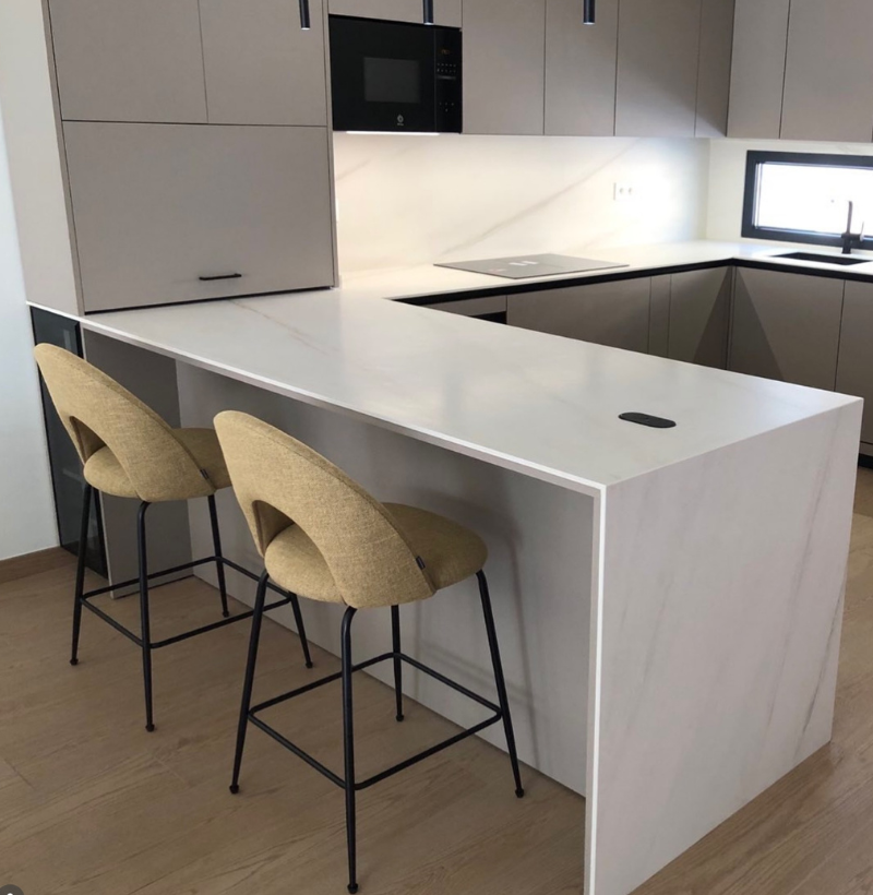 foto-cocina-y-taburetes-para-marmoles-alfonso-en-motril Foto Cocina y Taburetes para Marmoles Alfonso en Motril (Granada)